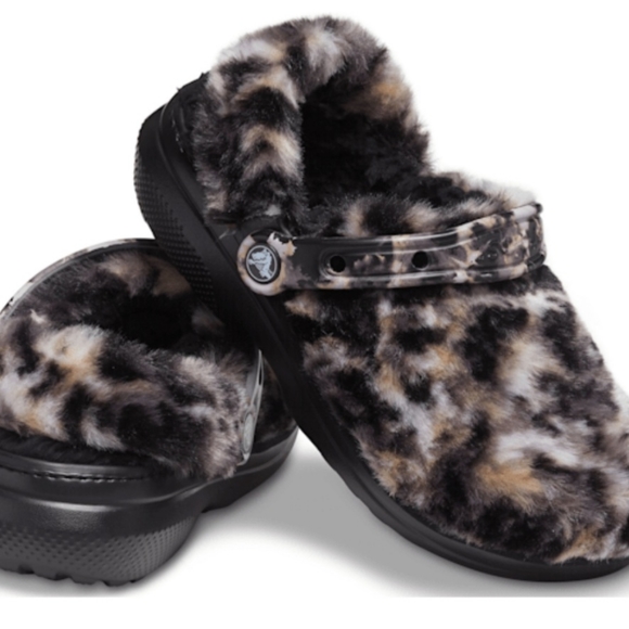 Crocs CLASSIC FUR SURE WOMEN CLOG - Picture 11 of 15